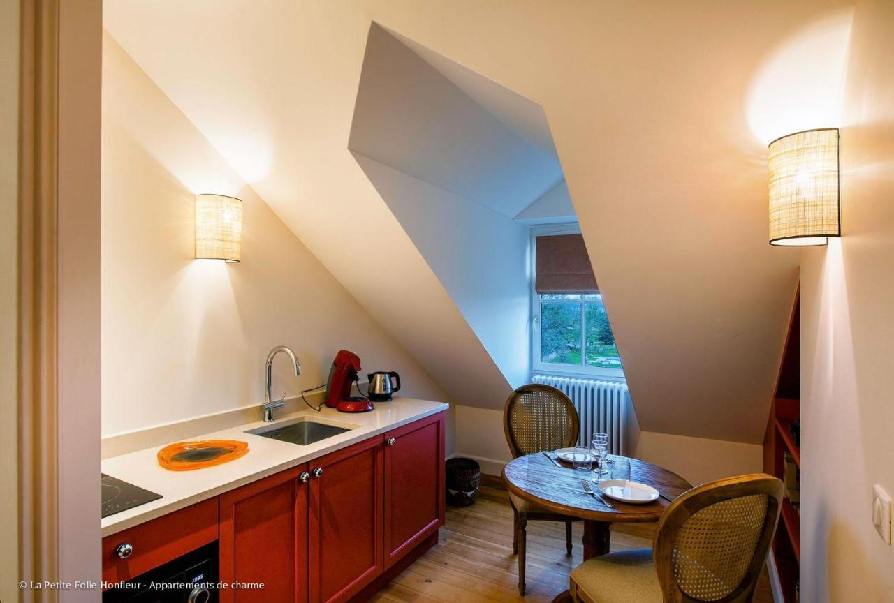 Bed and Breakfast La Petite Folie Онфлер Екстер'єр фото